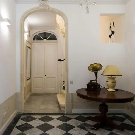 Ag1 - Studio In The Center